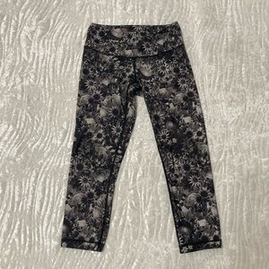 EUC! Lululemon crops 4